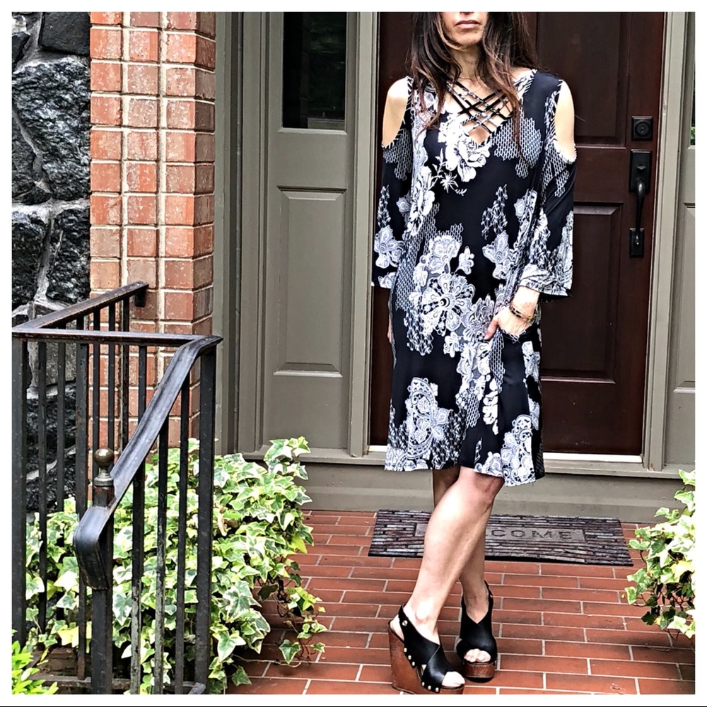 Triple lattice cold shoulder floral dress - Picture 5 of 7